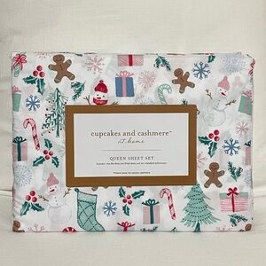 Cupcakes and Cashmere Retro Cute Christmas Queen Sheet Set NWT